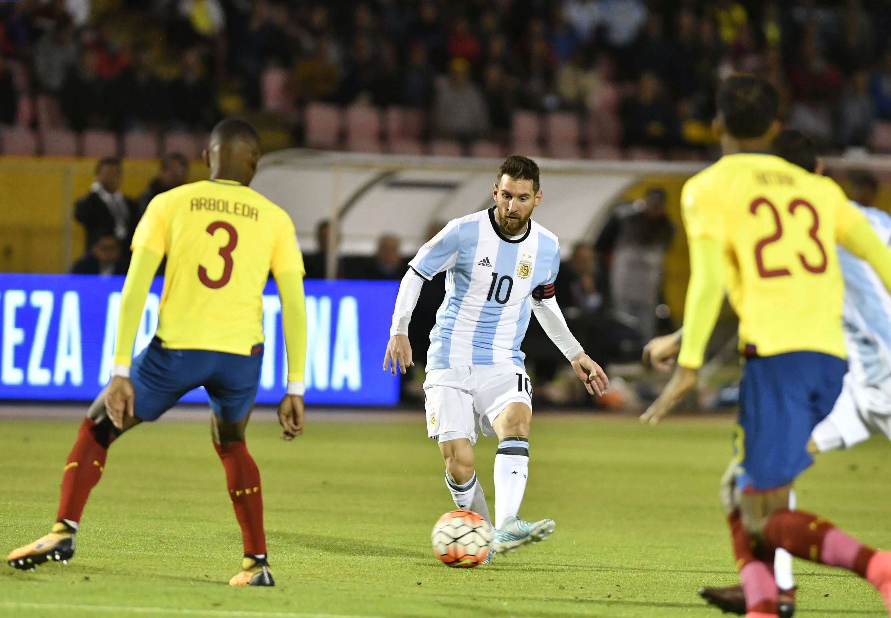 Messi metió a la Selección en el Mundial 2018 tras su triplete a Ecuador en Quito. (Foto: Imago).