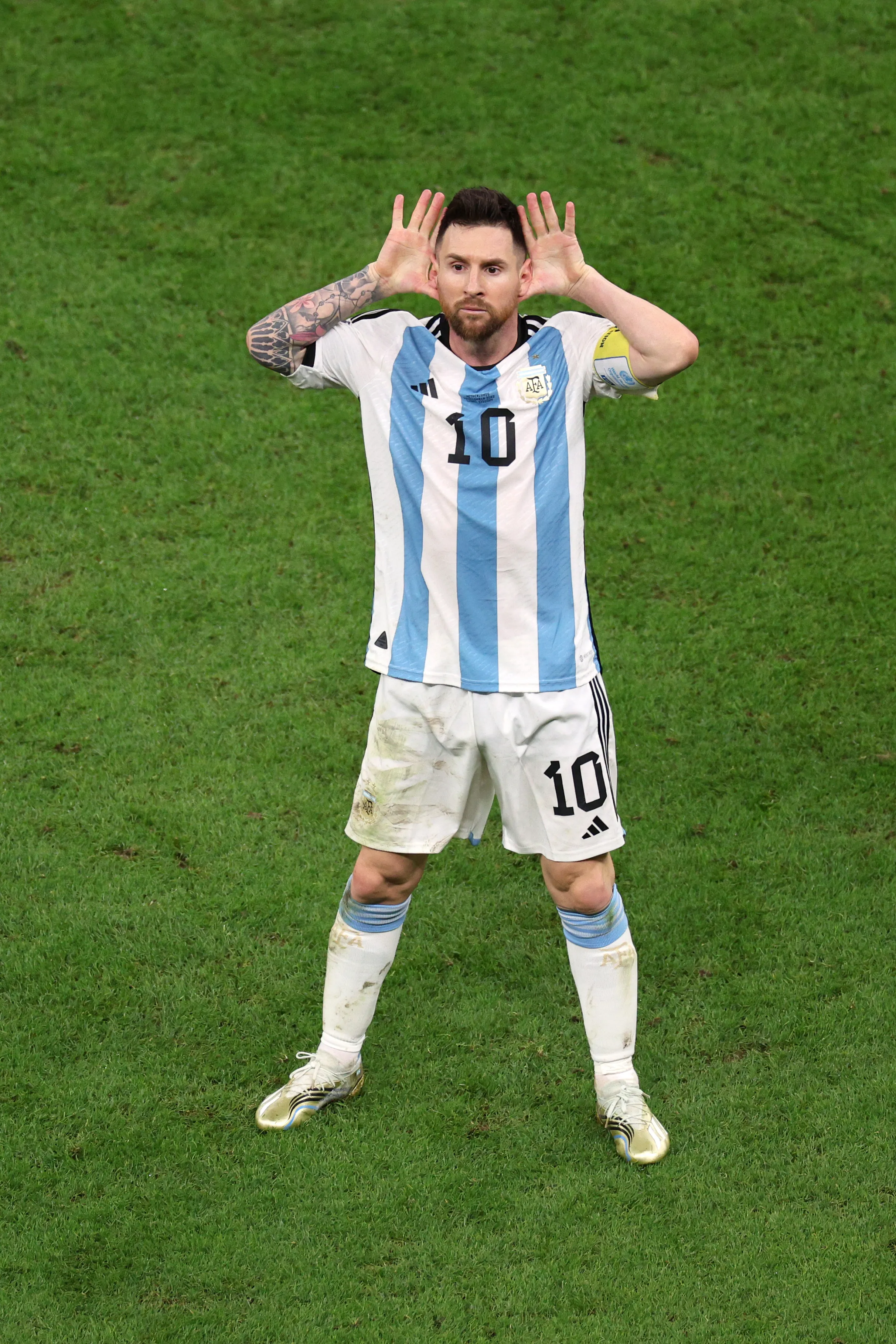 Lionel Messi le dedica su gol a Louis Van Gaal con Topo Gigio incluido. (Getty).