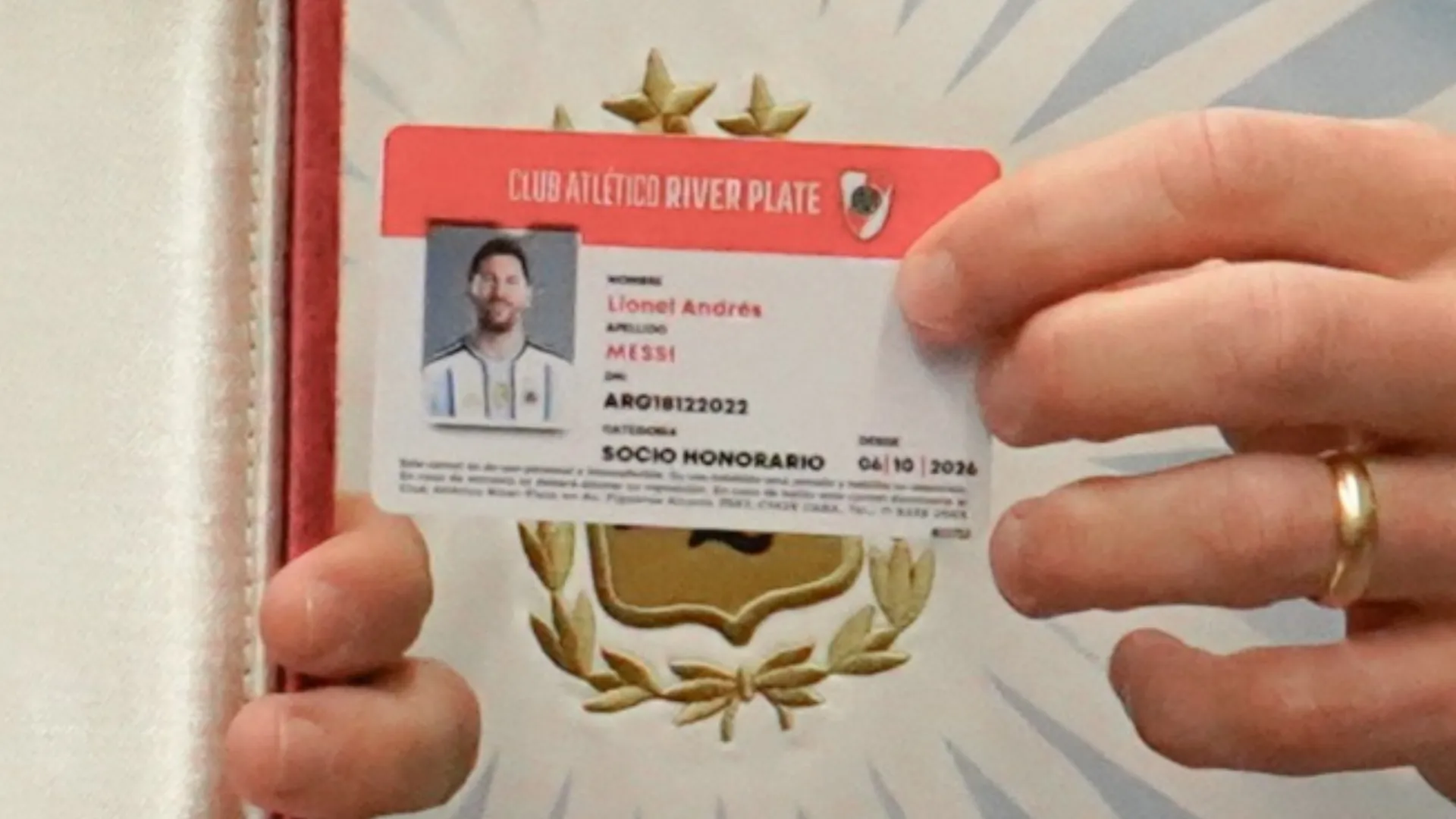 El carnet de Lionel Messi. (Foto: @RiverPlate)