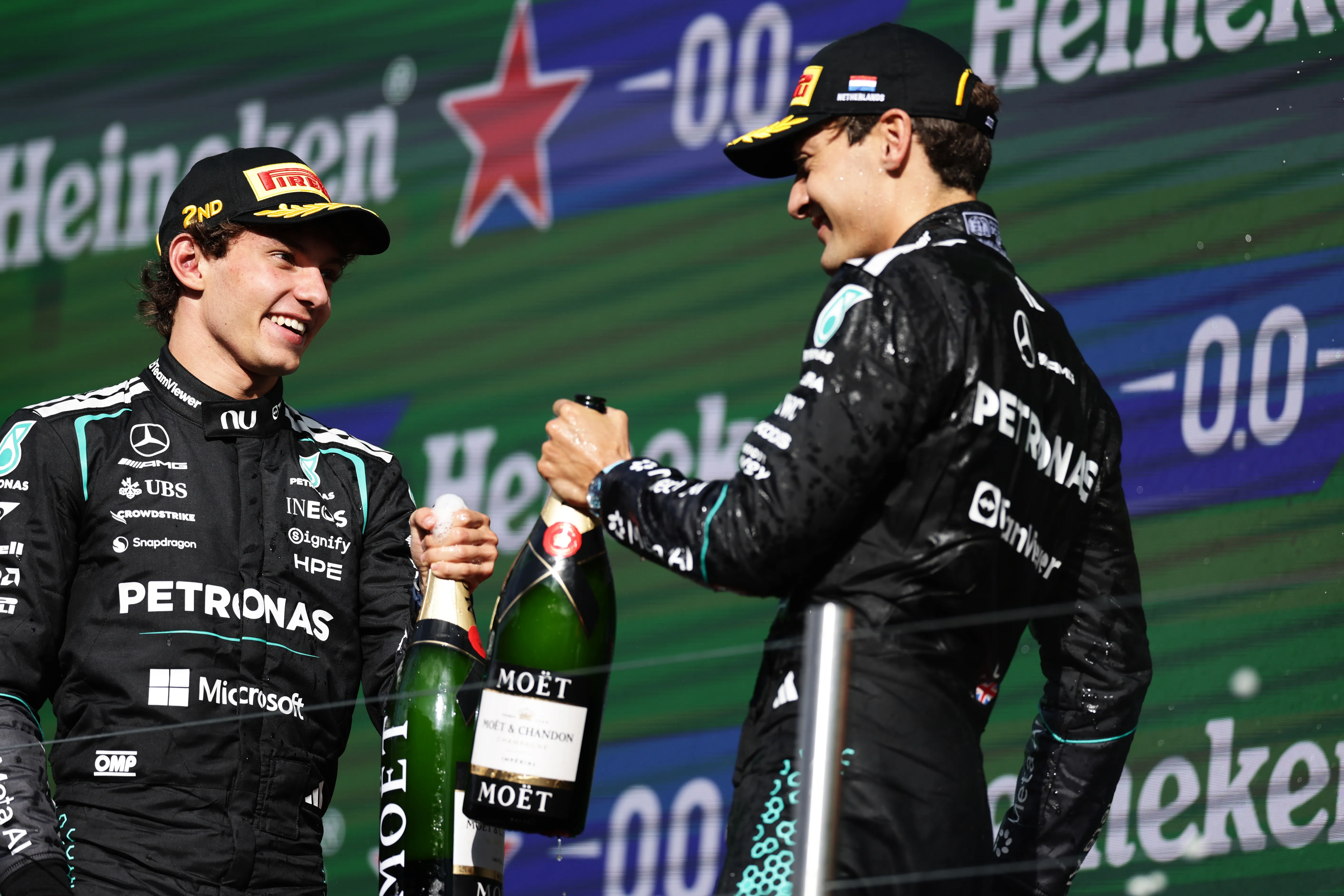 Andrea Kimi Antonelli y George Russell en el podio de Zandvoort (Getty Images)