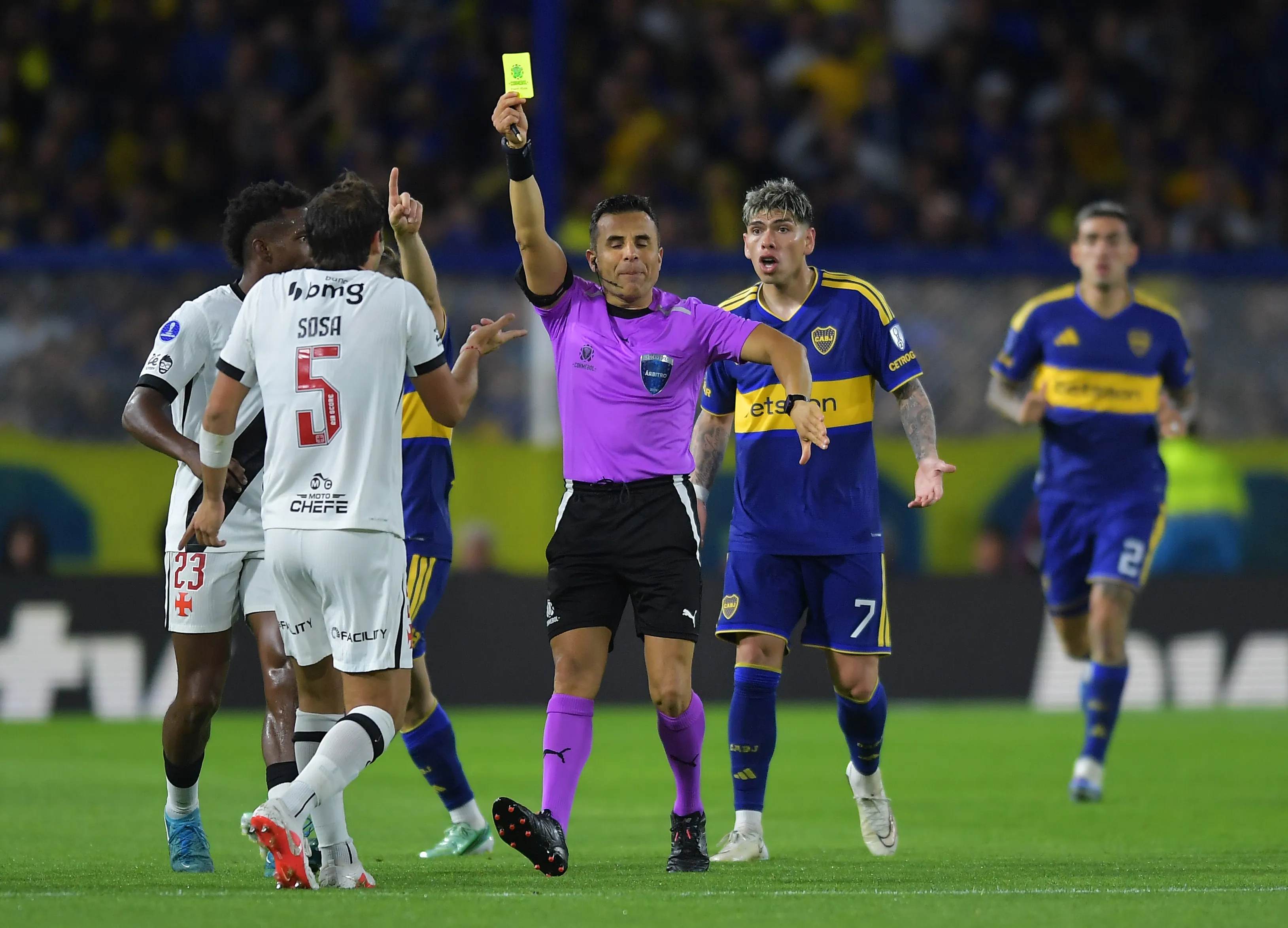 Sosa fue amonestado ante Boca. (Foto: Getty).