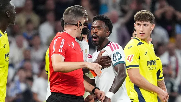Vinicius recibió una suspensión de cuatro partidos por su expulsión ante Villarreal