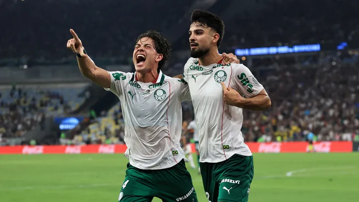 Flaco López festejando el 1-0 de Palmeiras.