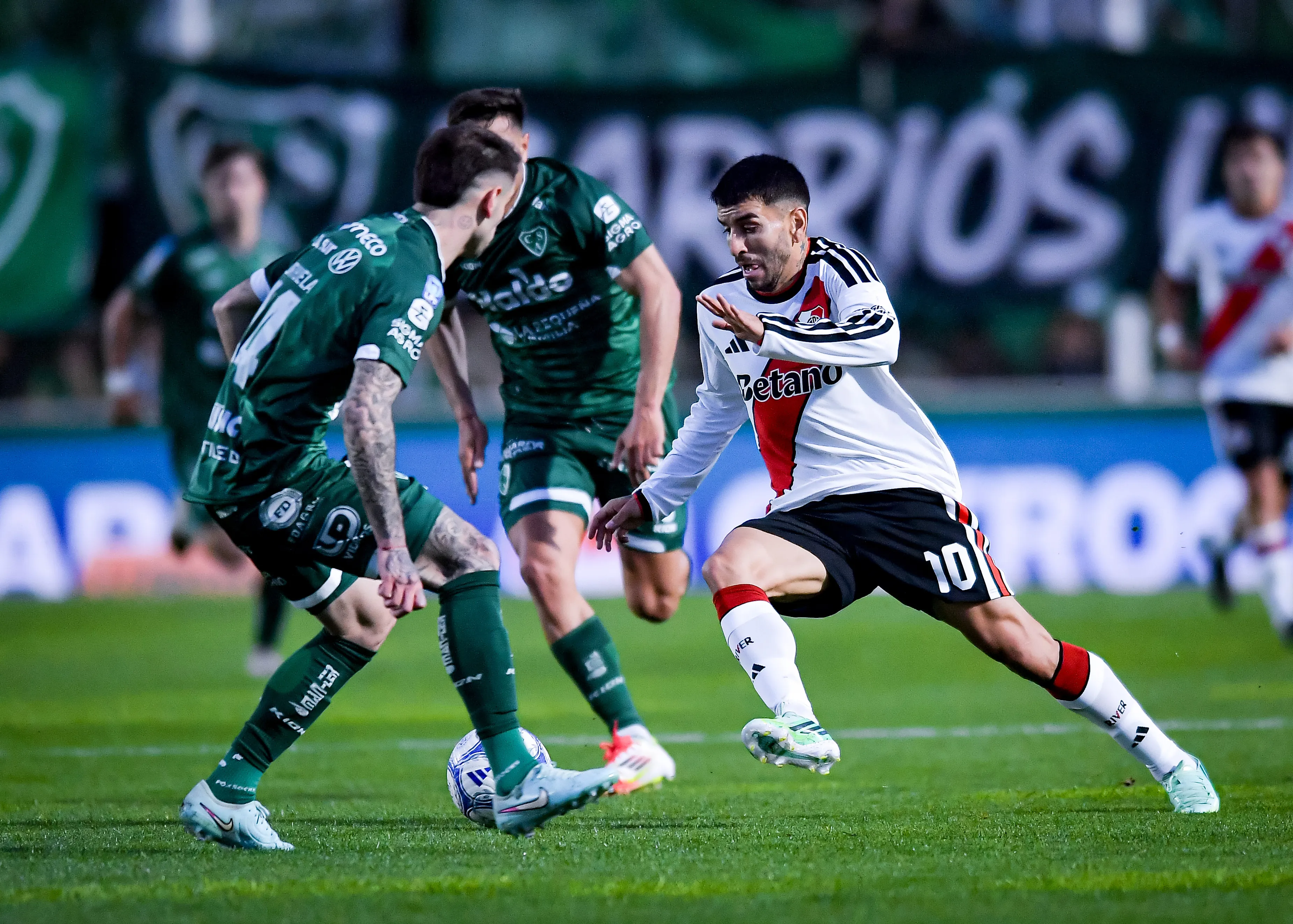 Ángel Correa ante Sarmiento. (Foto: Getty).