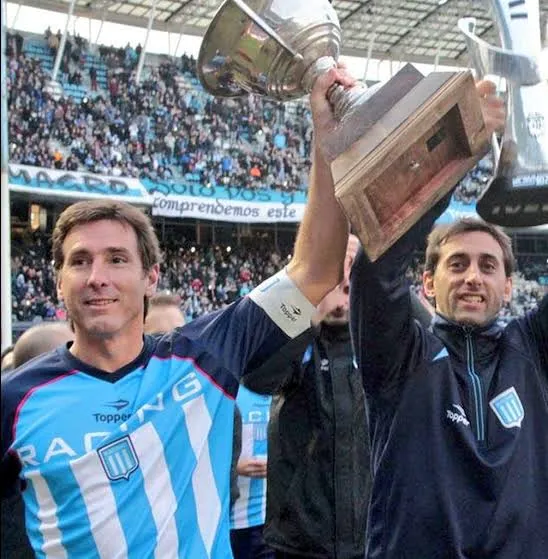 Claudio Úbeda y Diego Milito, ex compañeros en Racing.