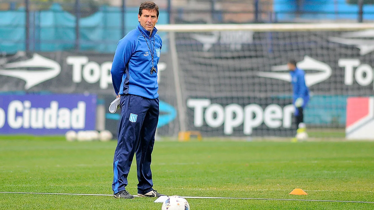 Claudio Úbeda durante su interinato en Racing.