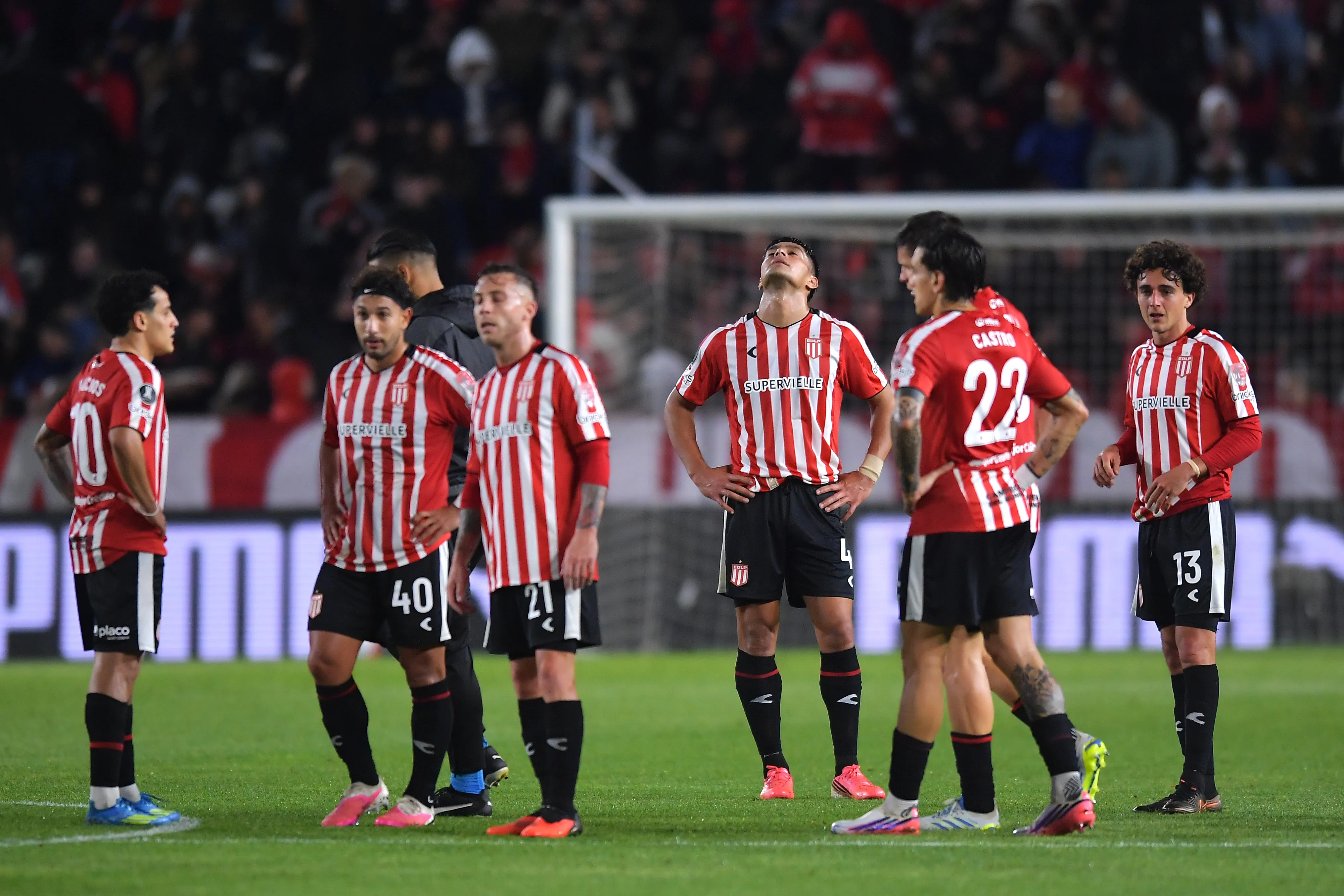 Jugadores de Estudiantes luego del primer tiempo ante Flamengo por Copa Libertadores (Getty Images)