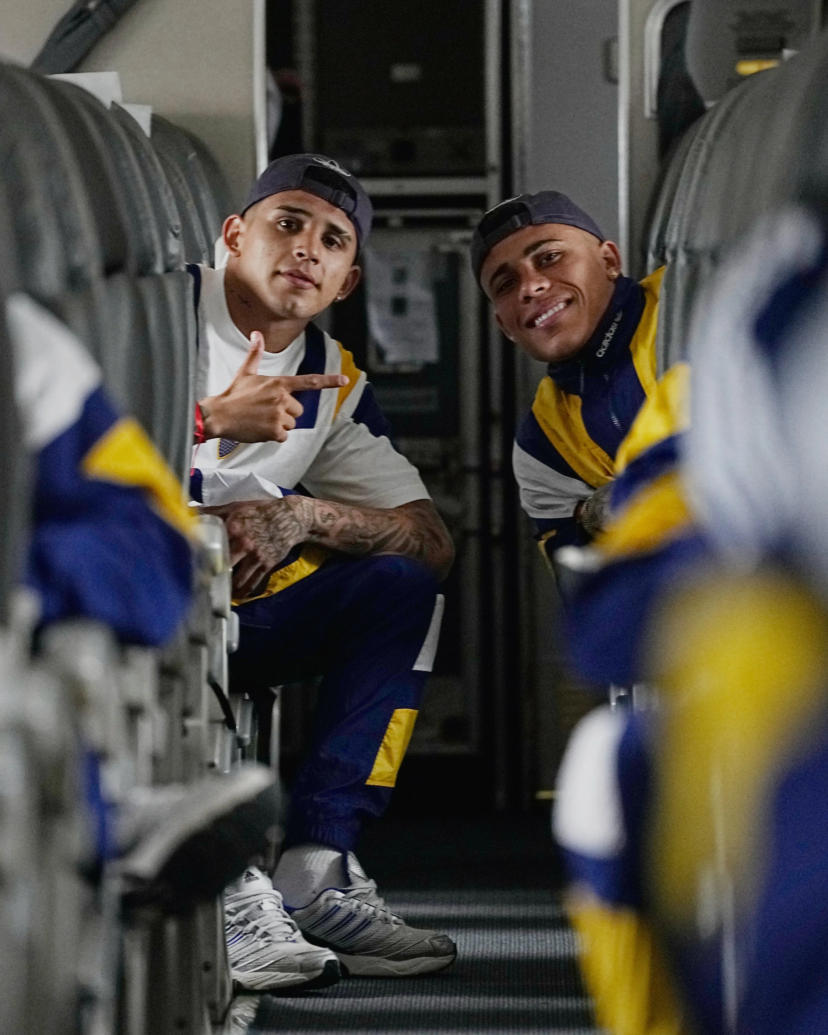 Leonel Flores y Ayrton Costa, futbolistas de Boca. (@BocaJrsOficial)