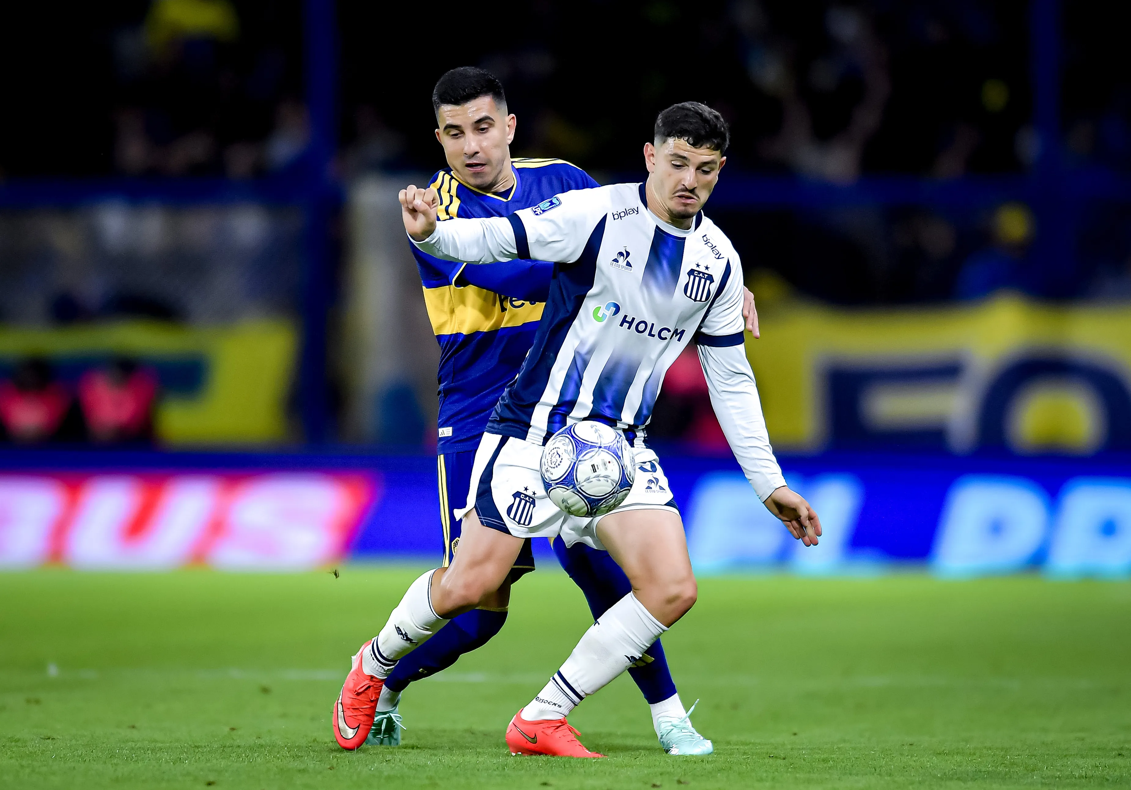 Rodrigo Battaglia volvió a sumar minutos ante Talleres (Getty Images)