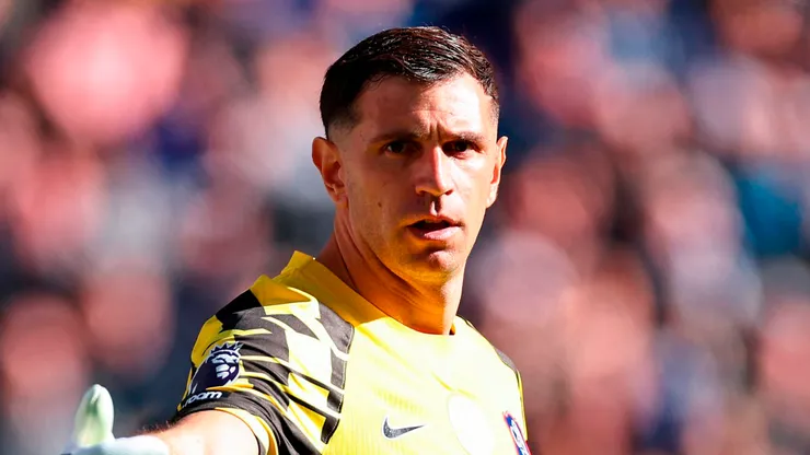 Dibu Martínez sufrió una dura lesión con Chelsea