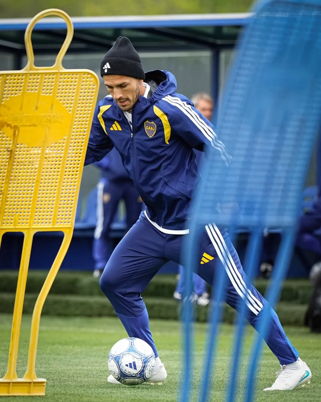 Leandro Paredes ya se mueve en el campo. (Foto: Prensa Boca).
