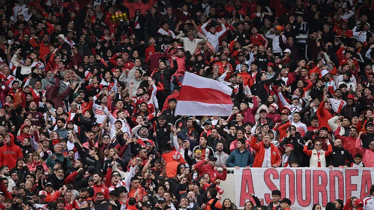 Los hinchas de River en el Estadio Mario Alberto Kempes.