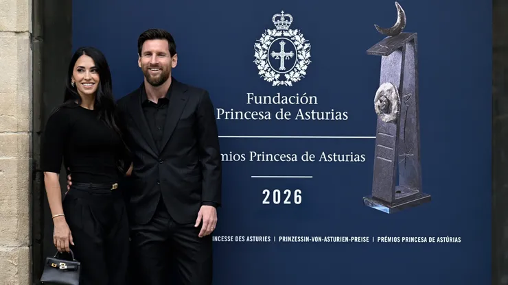 Lionel Messi junto a Antonela Roccuzzo en la Fundación Princesa de Asturias.