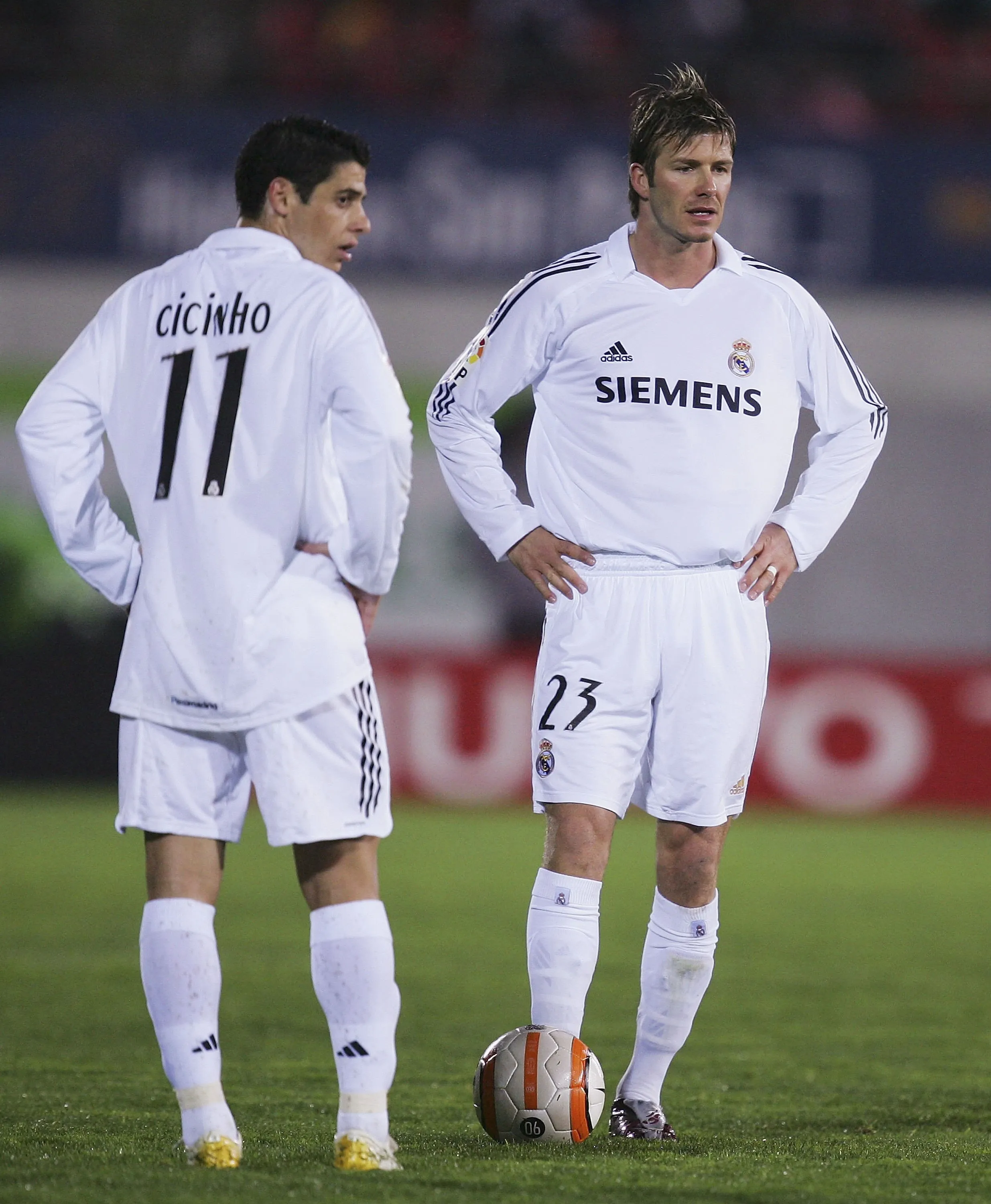 Cicinho y Beckham. (Foto: Getty).