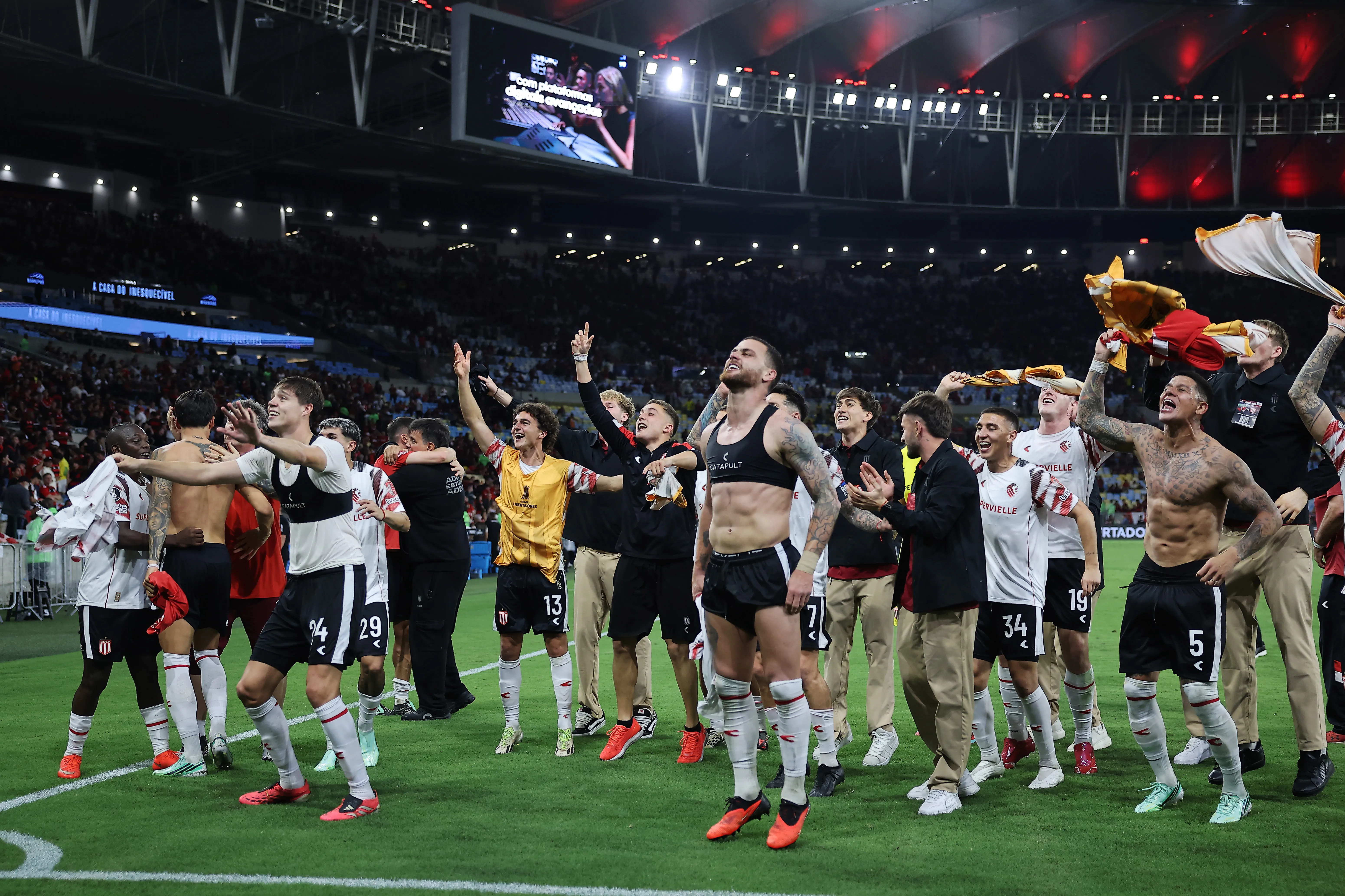 Estudiantes celebra el pase a la final de la Libertadores en pleno Maracaná. (Foto: Getty).