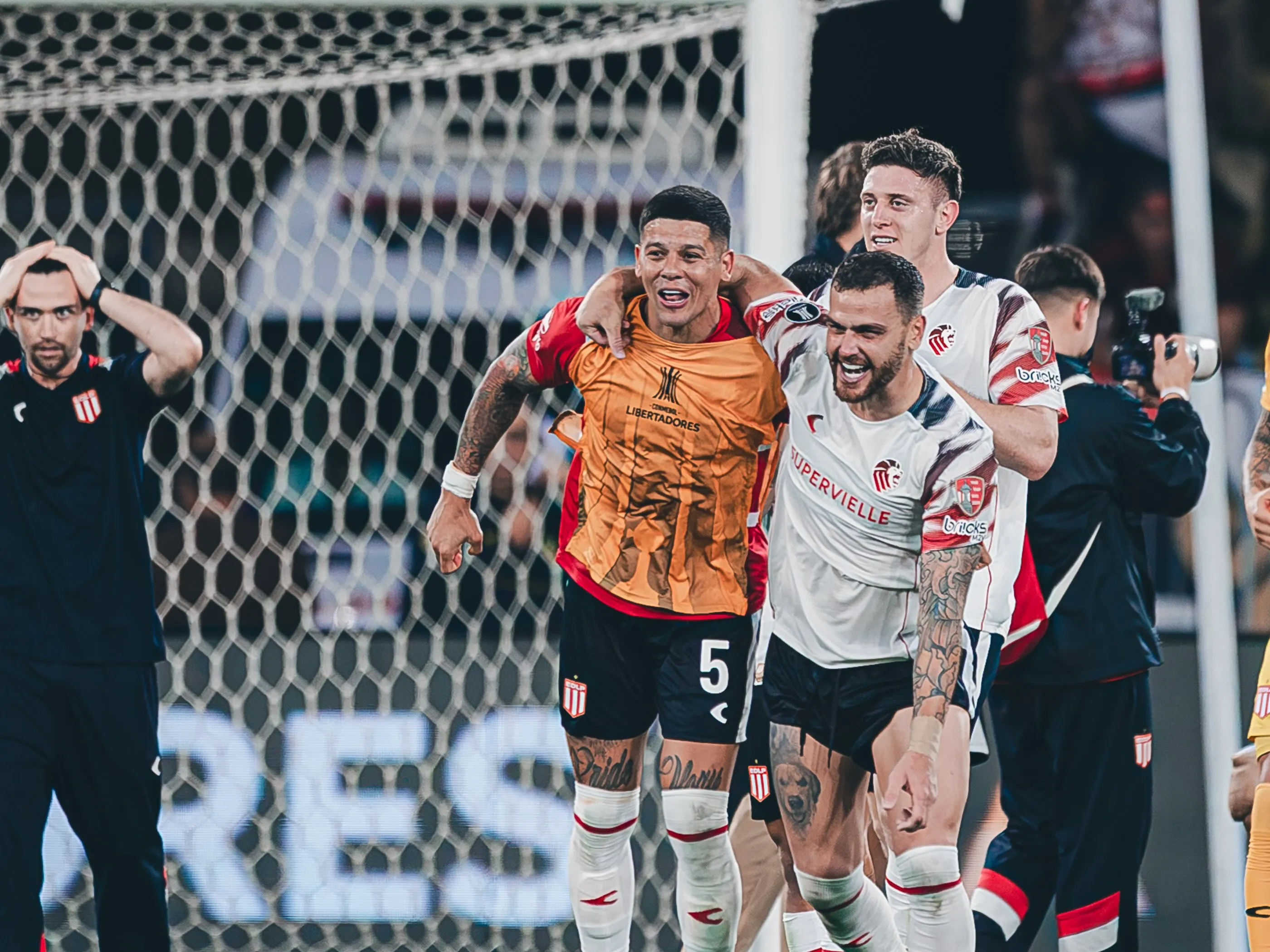 Marcos Rojo, defensor de Estudiantes, en la semifinal ante Flamengo por la Copa Libertadores 2026.
