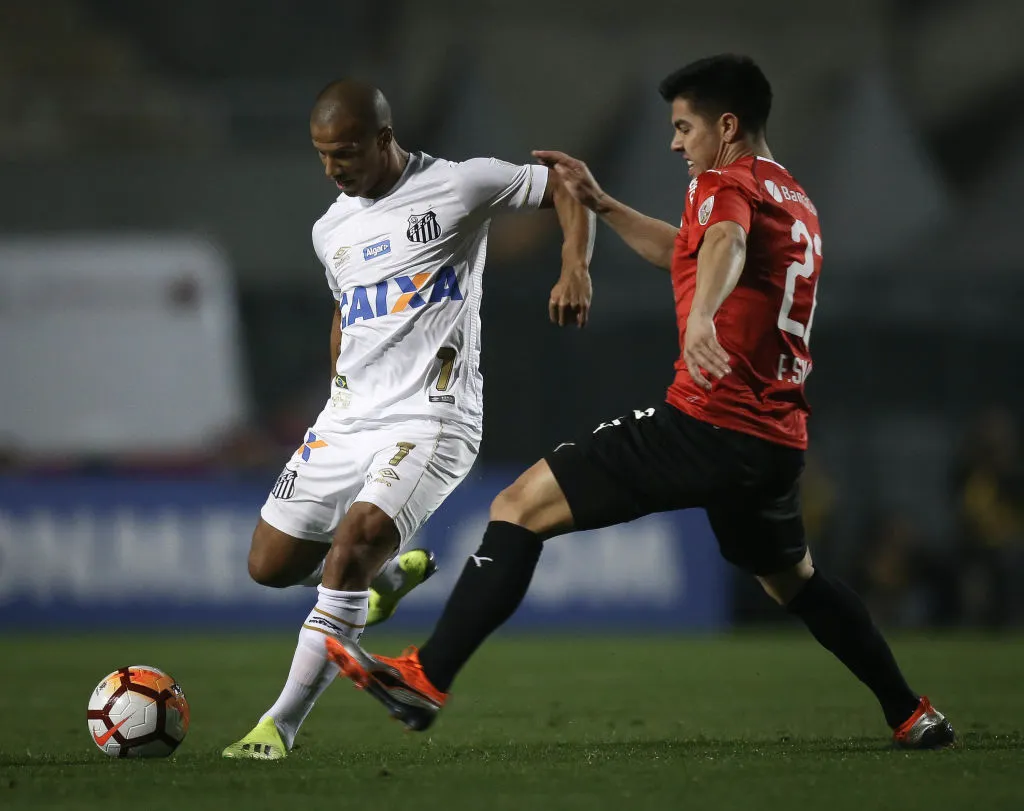 Carlos Sánchez, en Santos – Independiente en 2018. (Getty Images)