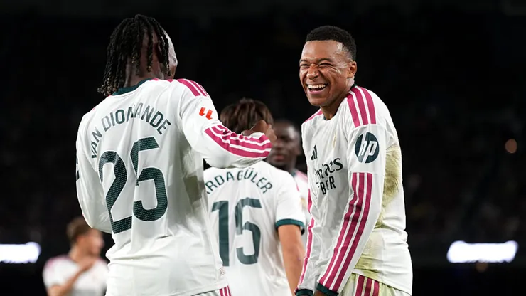 Yan Diomande y Kylian Mbappé, futbolistas de Real Madrid tras vencer a Barcelona.