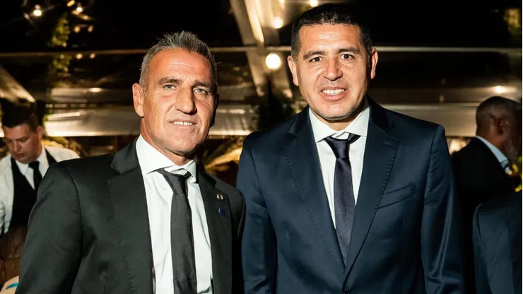 Juan Román Riquelme junto a Raúl Cascini.