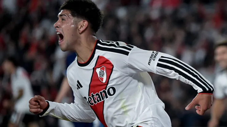 Lautaro Rivero festeja su gol ante Racing.