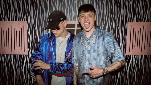 Bizarrap junto a Peso Pluma.