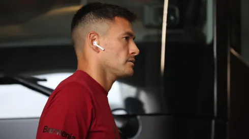 Aranguiz seguirá al margen del Inter de Porto Alegre por un tiempo más.