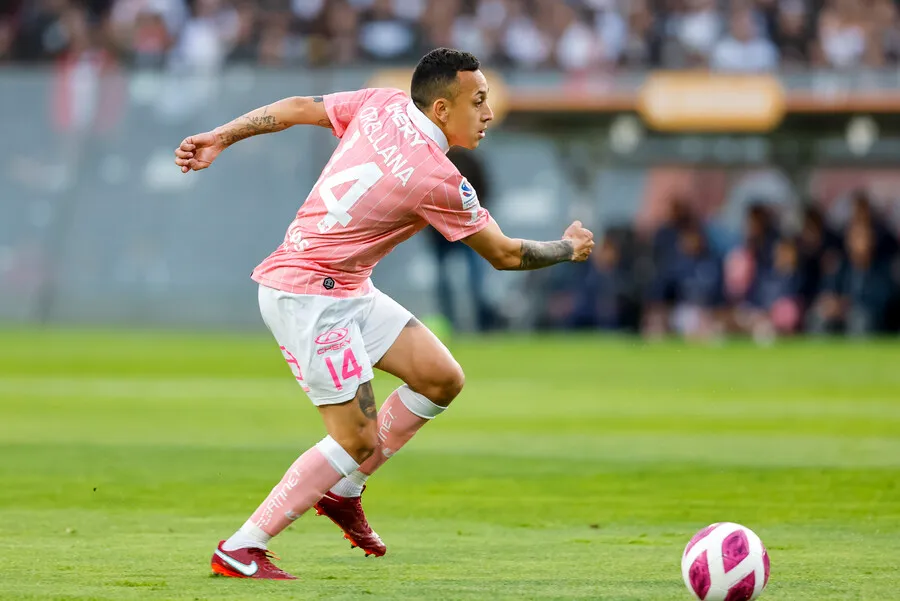 Fabián Orellana fue duramente cuestionado en su paso por la UC. | Foto: Photosport