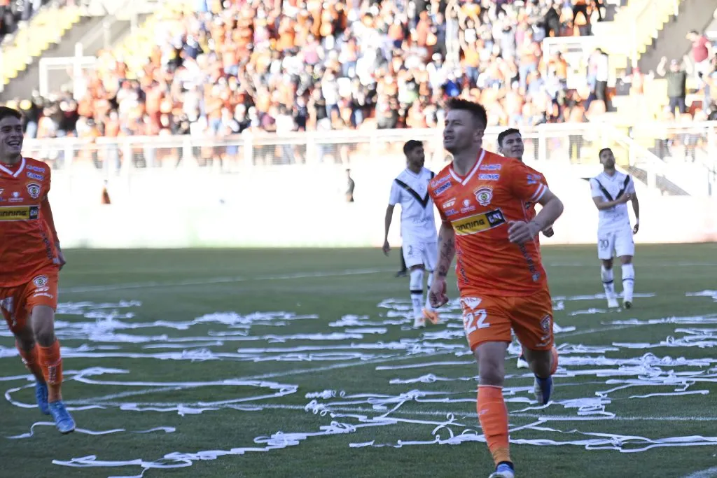 Roberto Gutiérrez prepara toda su artillería para volver en gloria y majestad a la Primera B (Photosport)