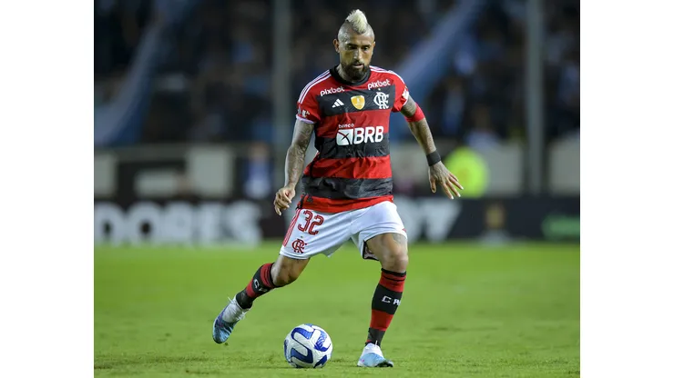 Periodista brasileño le pide a Arturo Vidal partir ahora de Flamengo