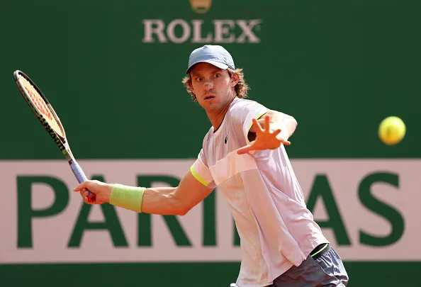 Nicolás Jarry sumó su primera victoria en un cuadro principal de Roland Garros (Getty Images)