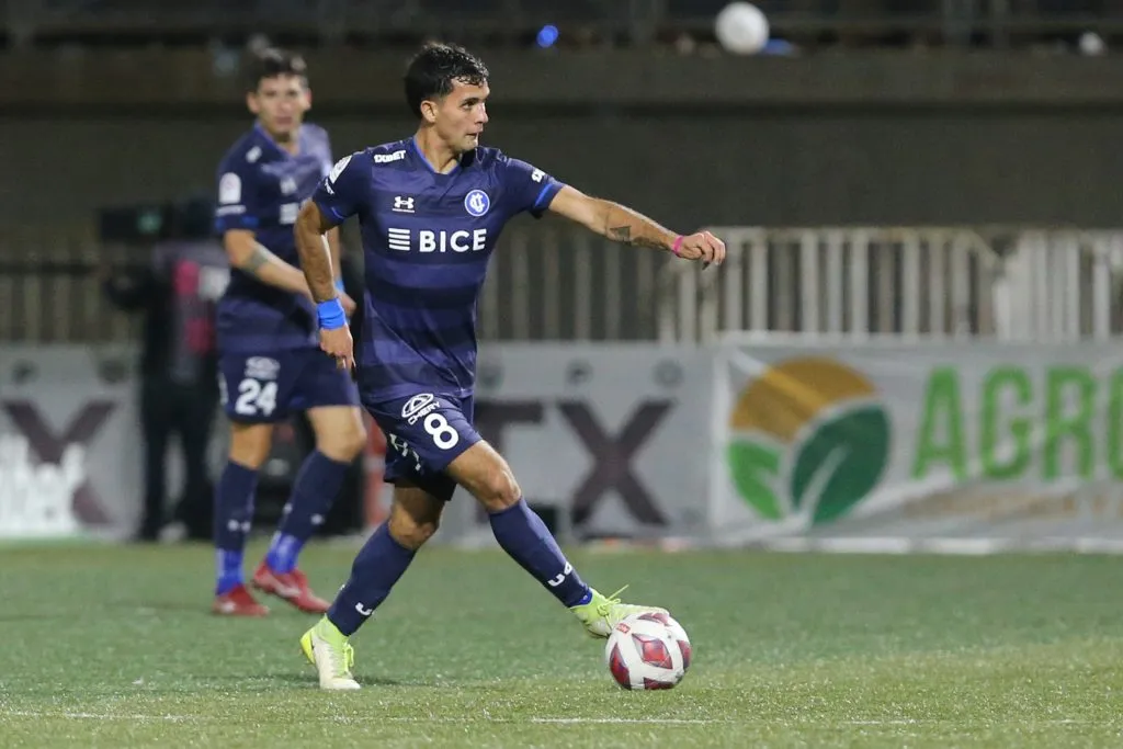 Saavedra es una de las piezas fundamentales en el esquema de Ariel Holan | Foto: Photosport