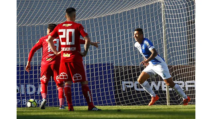 Técnico de Antofagasta le tira flores a delantero que quiere jugar en Universidad de Chile
