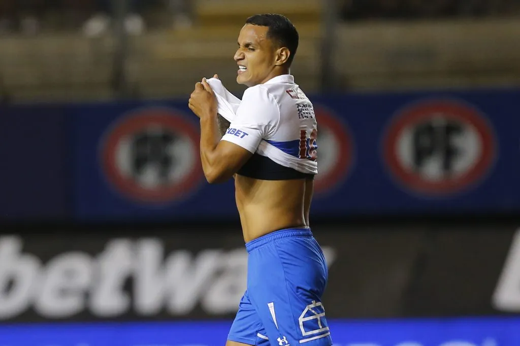 Según informan, el colombiano seguirá en la UC | Foto: Photosport