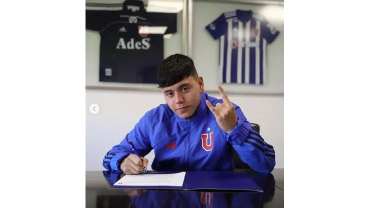 Seleccionado Sub 17 firma contrato con Universidad de Chile