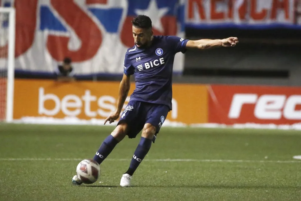 Mauricio Isla mostró su nivel en la Universidad Católica, aunque decidió dar un paso al costado (Photosport)