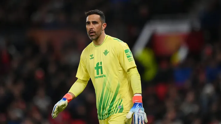 Claudio Bravo cada día está más lejos de seguir en el Betis