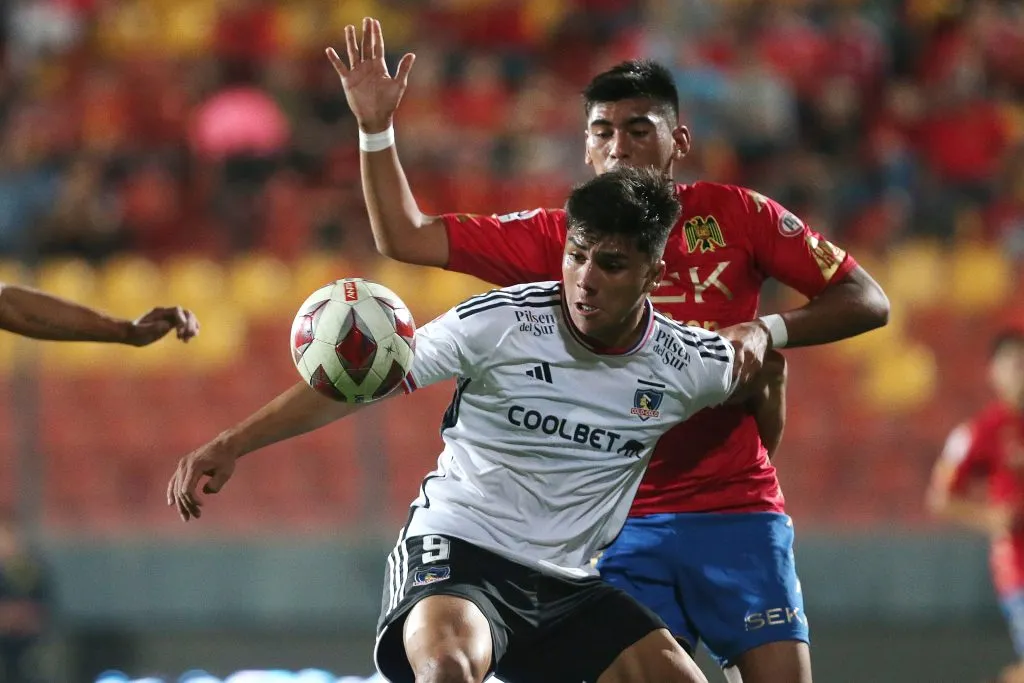 Damián Pizarro está viviendo esas crisis típicas de los delanteros y el artillero de Colo Colo no le salen los goles en el Cacique (Photosport)