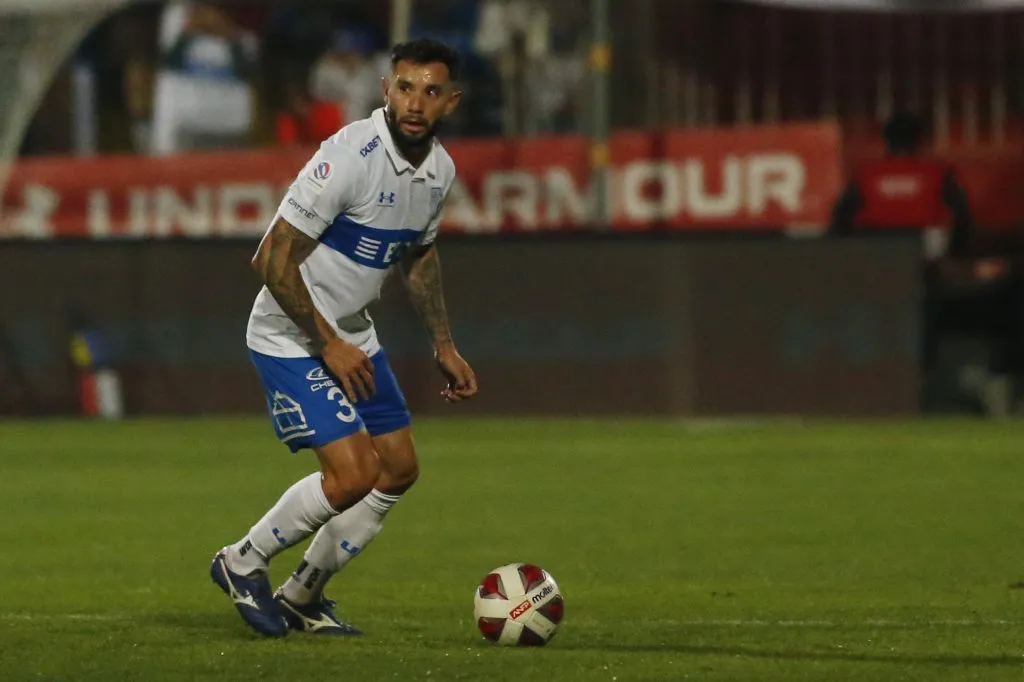 Mena ha sido uno de los mejores jugadores de la UC en esta primera rueda.  Marcelo Hernandez/Photosport