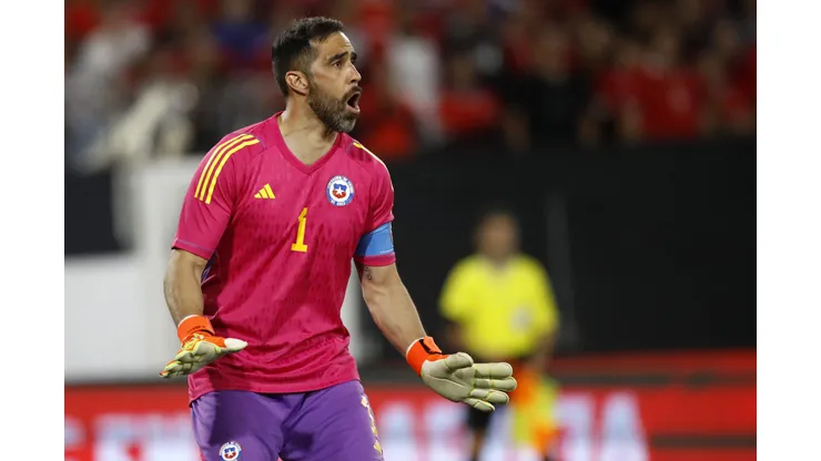 Miguel Ángel Neira se pone del lado de Claudio Bravo