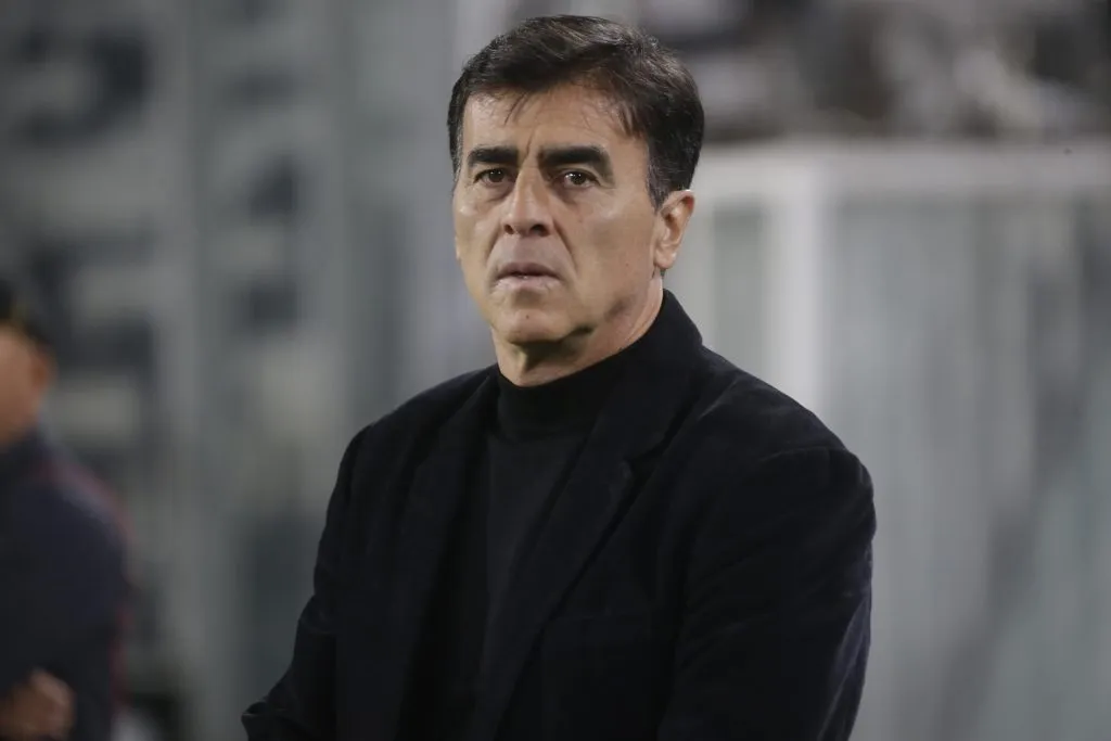 Quinteros vive un complicado momento al mando del cuadro de Macul | FOTO: Photosport