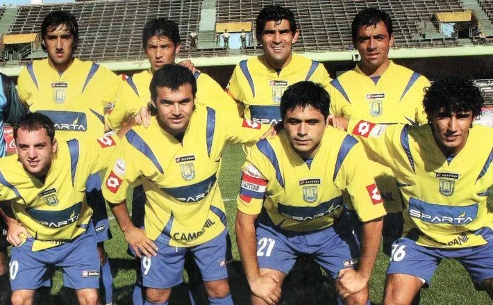 Osvaldo González -izq- volverá a jugar en la UdeConce en la Primera B y Rocky contó su aventura en Bolavip (Archivo)