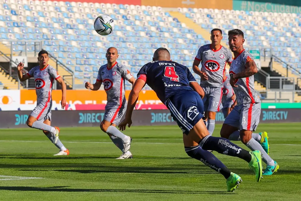 Osvaldo González destaca el papel de Ramón Arias en el triunfo de los azules ente La Calera (Photosport)