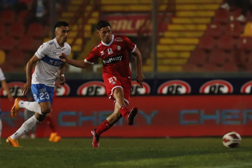 César Pérez le marcó a la UC en la última fecha de la primera rueda del Campeonato Nacional.  Juan Eduardo Lopez/Photosport