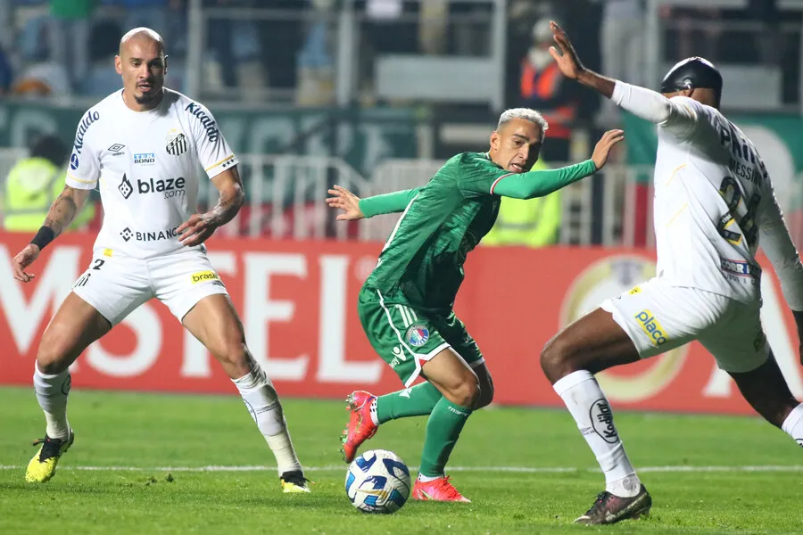 Audax Italiano se hizo grande ante Santos. | Foto: Photosport