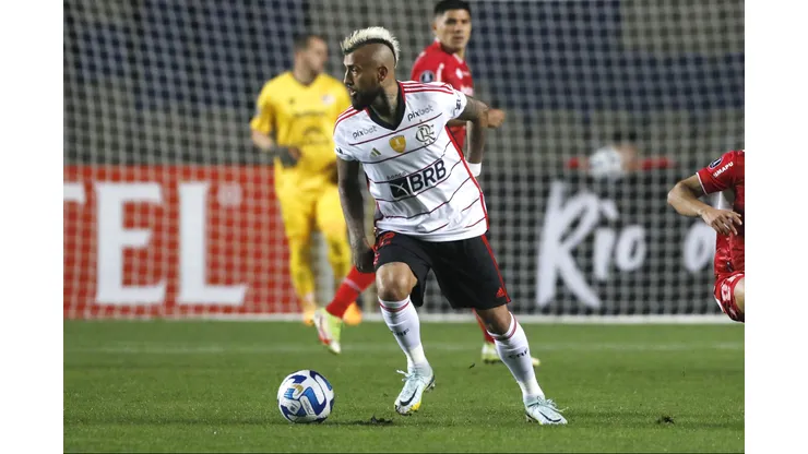 El King Arturo Vidal mostró toda su generosidad con el plantel de Ñublense.