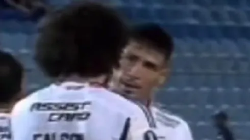 Saldivia recriminándole la infracción a Falcón.