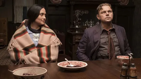 Leonardo DiCaprio y Lily Gladstone en una escena de Killers of the Flower Moon, de Martin Scorsese.