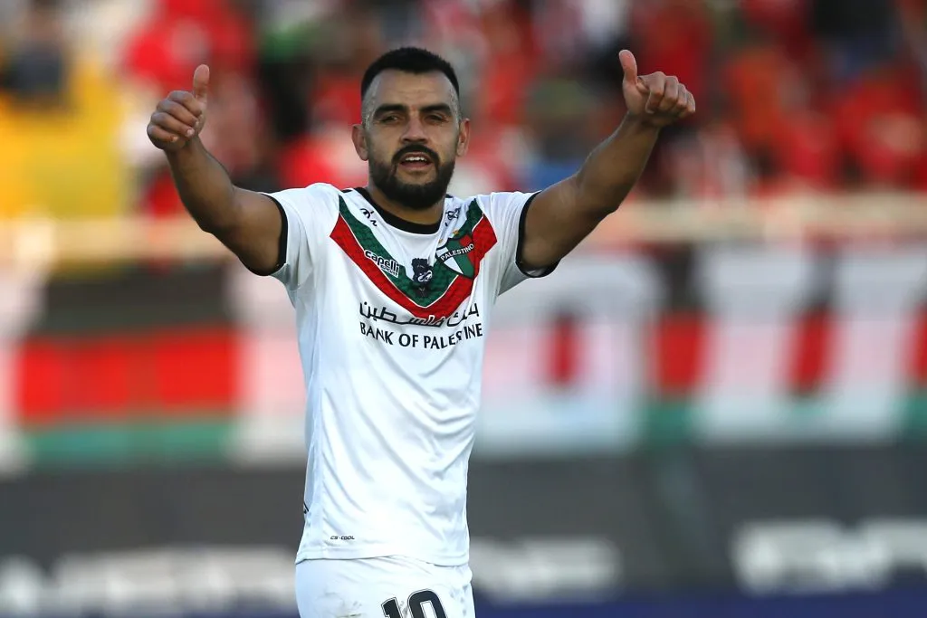 Para el ex técnico cruzados, Dávila tiene el juego que privilegia en la UC | Foto: Photosport