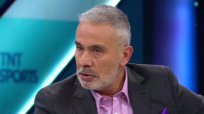 El ex técnico de la UC Juvenal Olmos se chorea por no darle más protagonismo a Alexander Aravena (TNT Sports)