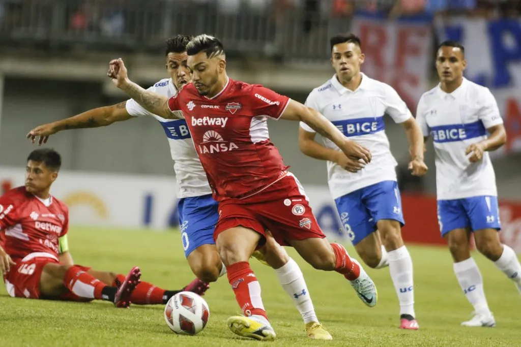 Vega asegura que el volante de Ñublense era el jugador que necesitaba la UC para su mediocampo a inicios de temporada | Foto: Photosport
